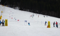 Ein Bild, das Schnee, draußen, Skipiste, Skifahren enthält.

Automatisch generierte Beschreibung